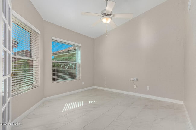 Building Photo - 9138 E Davenport Dr