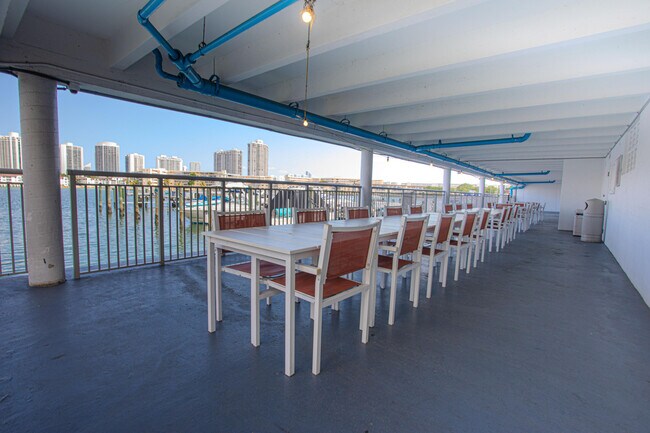 Building Photo - 18021 Biscayne Blvd