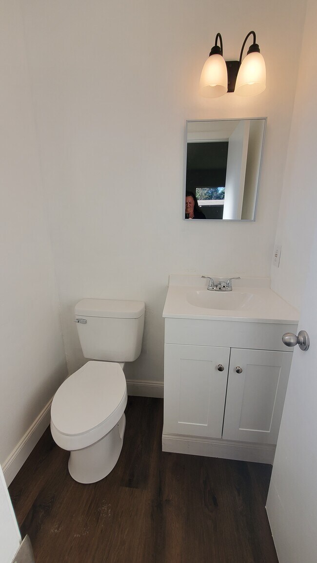 Building Photo - 369 Diamond St