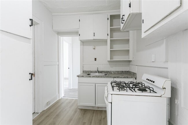 Building Photo - 85 Mapledale St