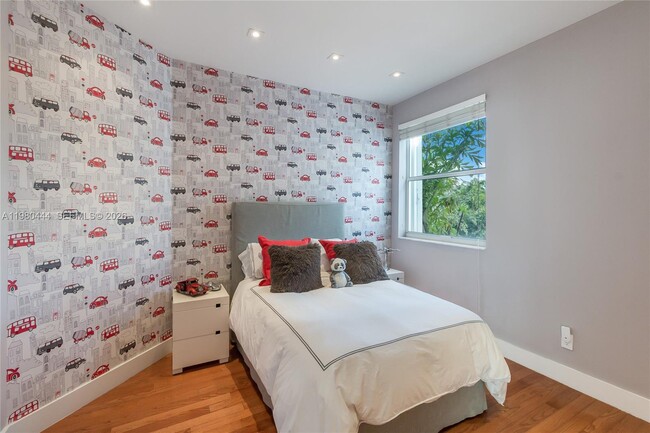 Building Photo - 1651 NE 196th St