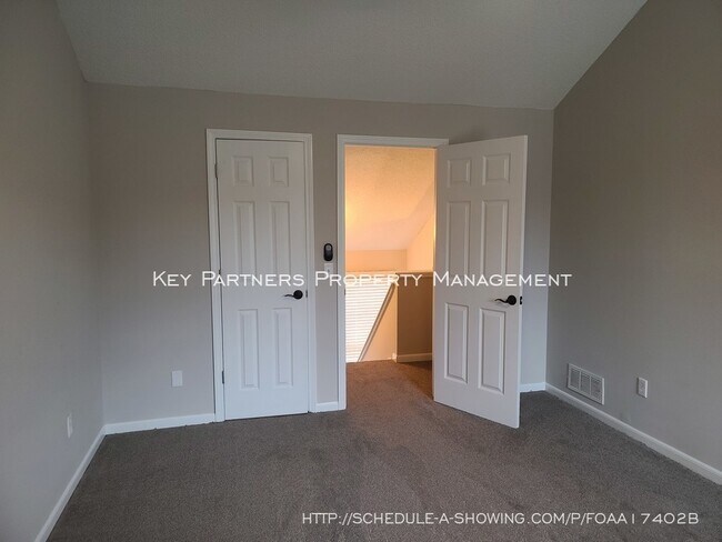 Building Photo - 6823 W 76th St - 2 Bed 2 Bath Remodel!