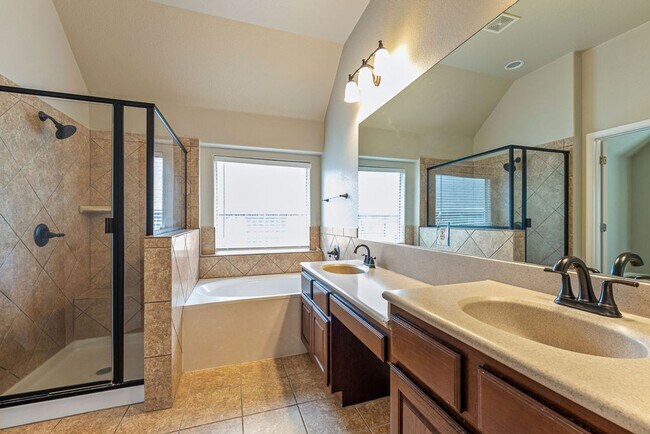 Building Photo - Beautiful 3 bedroom, 2 bathroom home in Northwest Austin!!!