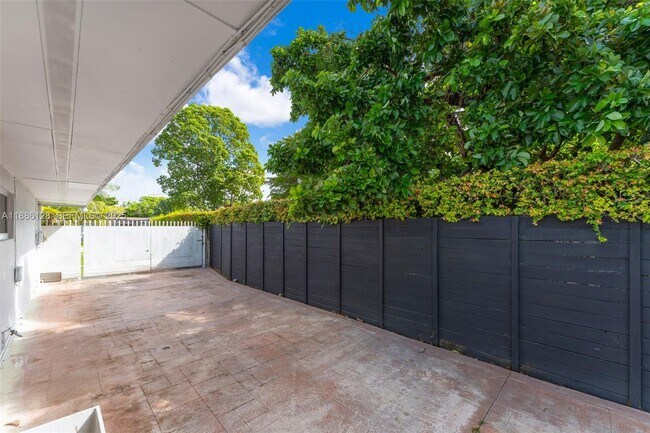 Building Photo - 4301 SW 85th Ave