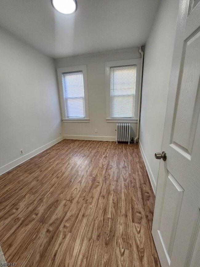 Building Photo - 9 Lois Pl