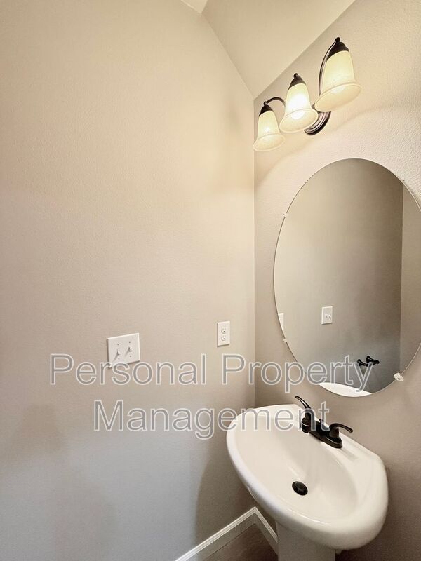 Building Photo - 2621 NE 131st Ave