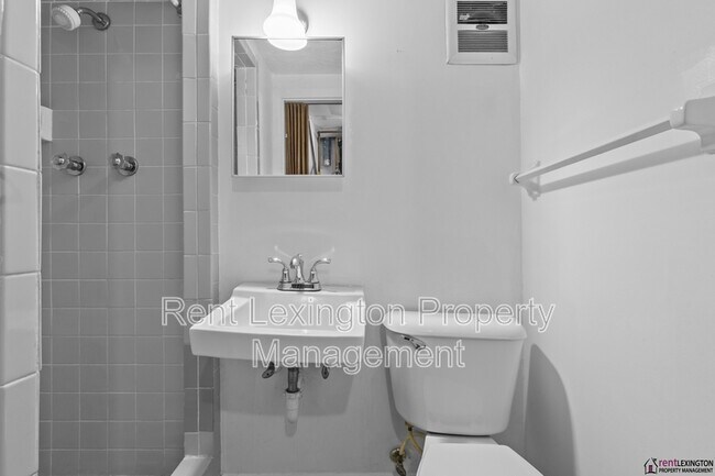 Building Photo - 2124 Violet Rd