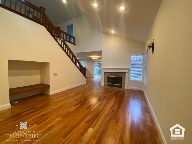 Building Photo - Lovely Updated 3BD/2.5BA Home Located In Fryer Creek!