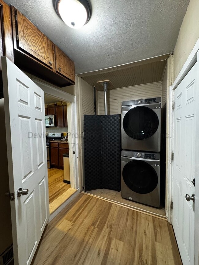 Building Photo - Stunning 4 Bedroom House near Old Colorado...