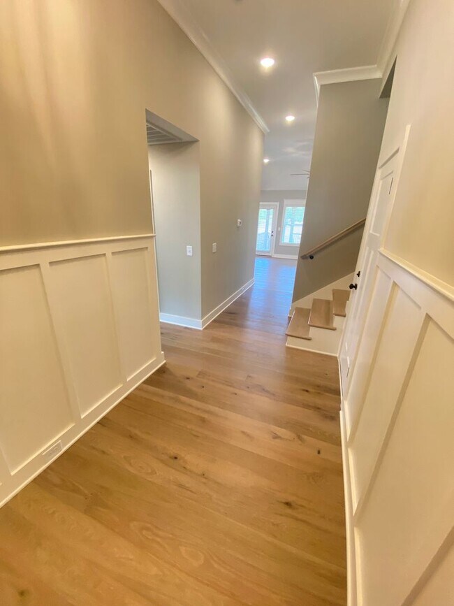 Building Photo - For Lease - 3BR, 2.5BA, 2300sqft home (Gallatin)