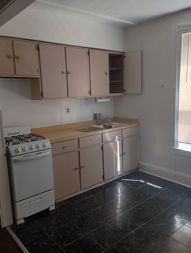 Building Photo - 46 N 56th St