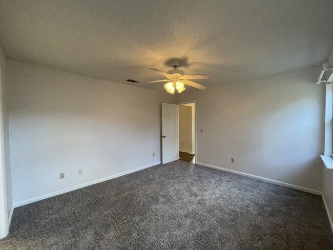 Building Photo - Home For Rent