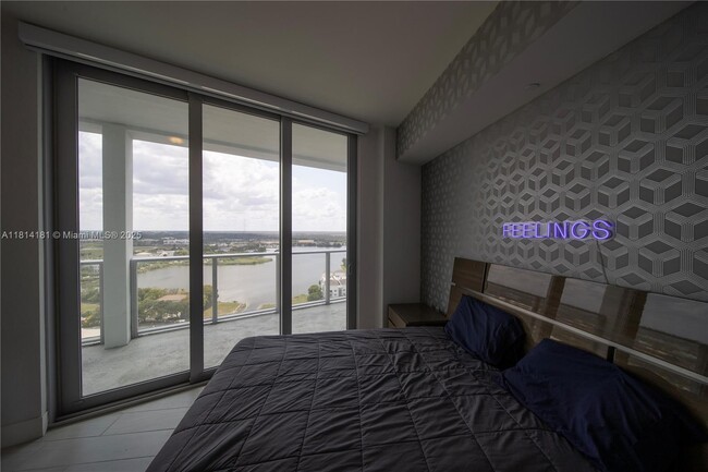 Building Photo - 2000 Metropica Wy