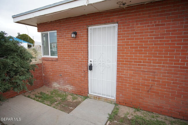 Primary Photo - 1421 St Johns Dr