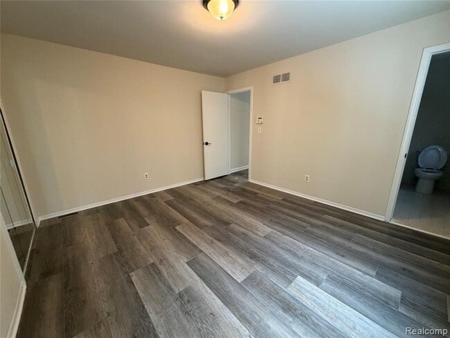 Building Photo - 48 Webb Ave