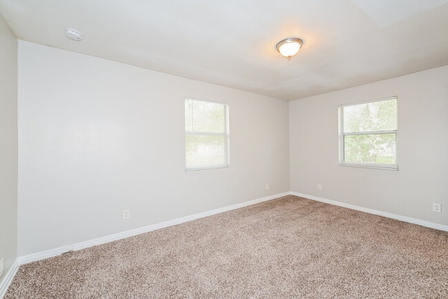 Building Photo - 3041 Detroit Cir N