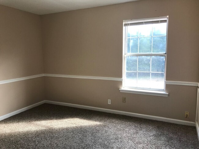 Building Photo - 2563B Carriage Dr