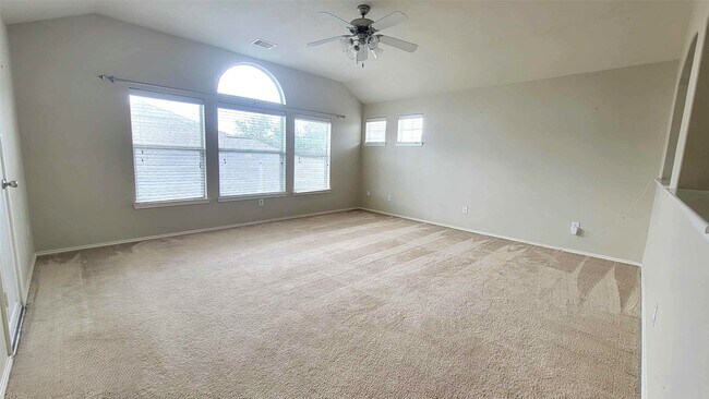Building Photo - 2105 Kingwood Dr