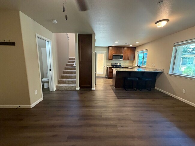Building Photo - 1194 Velarde Cir