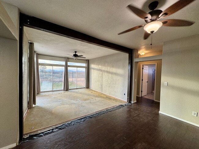 Building Photo - Beautiful golf course retreat