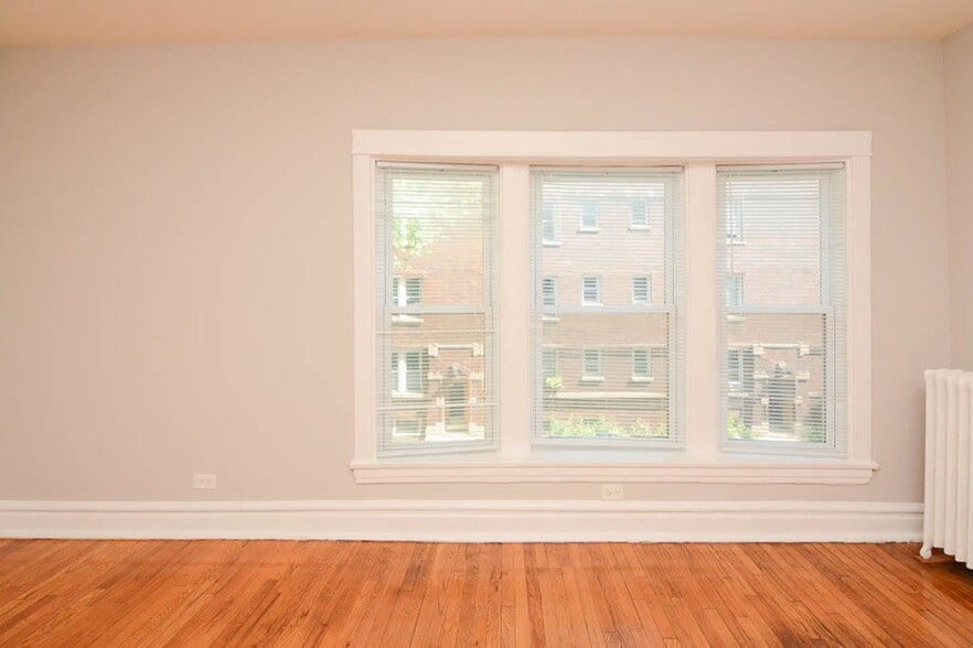 Building Photo - 4708 N Racine Ave
