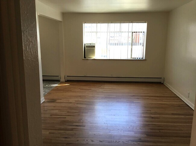 Building Photo - 1350 Columbine St