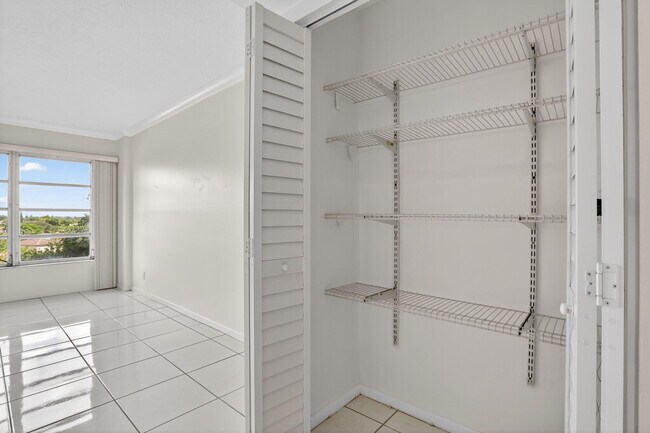 Building Photo - 10777 W Sample Rd