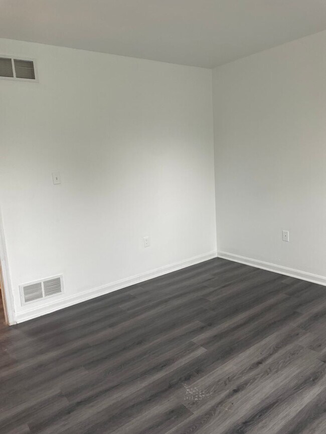 Building Photo - 2 Bedroom Town Home In Etters PA