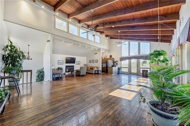 Building Photo - two bedroom two bath condo in Robinson Tow...