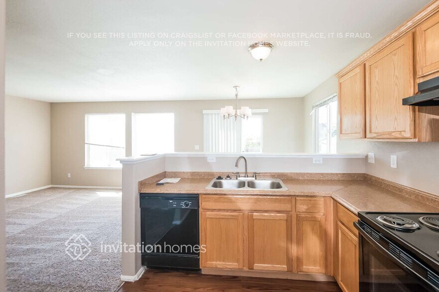 Building Photo - 14378 E 47th Dr