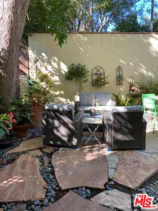 Building Photo - 601 Sweetzer Ave