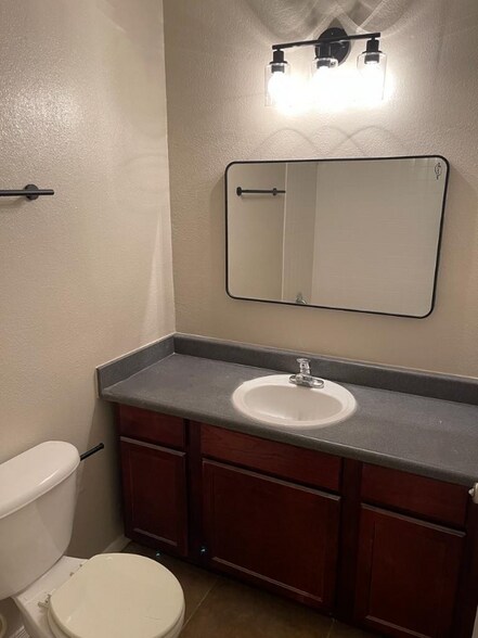 Building Photo - 424 E Brown Rd