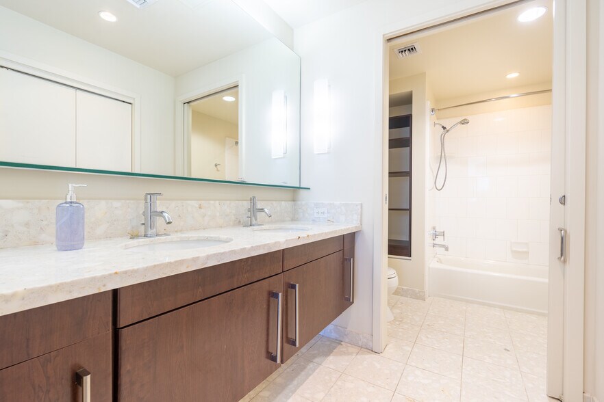 Building Photo - 321 10th Ave