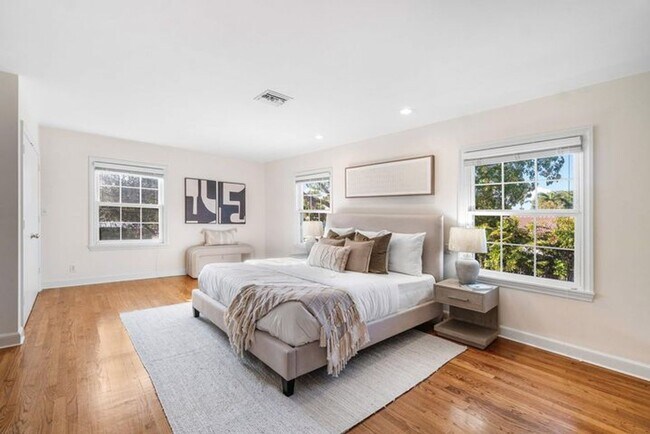 Building Photo - 518 Gardenia Terrace