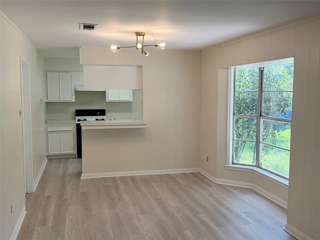 Building Photo - 2220 Ripple Creek Dr