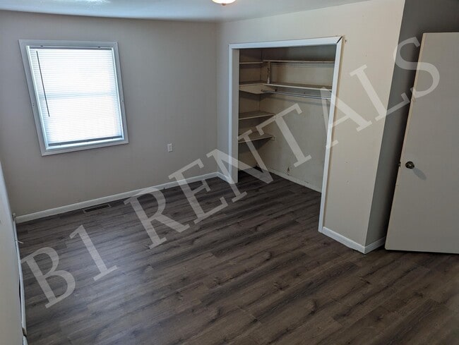 Building Photo - 326 6th St