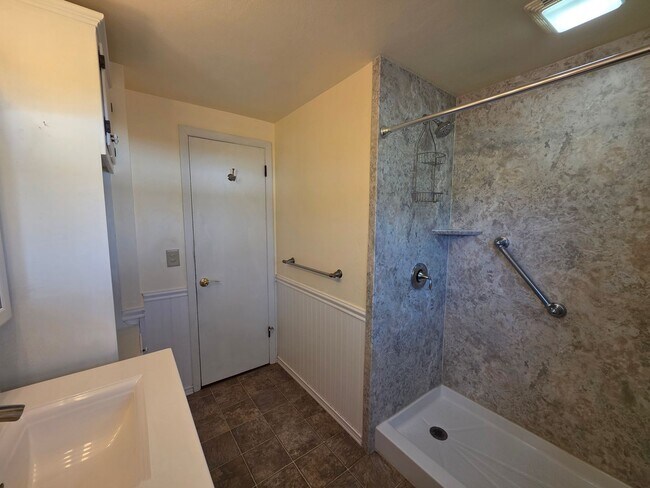 Building Photo - 1798 Chateau Dr