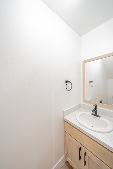 Building Photo - 497 Pleasant Country Ln