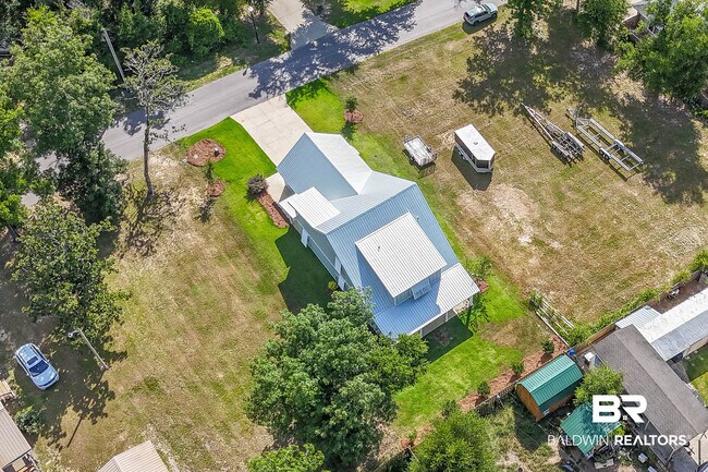 Building Photo - 27085 Park Dr