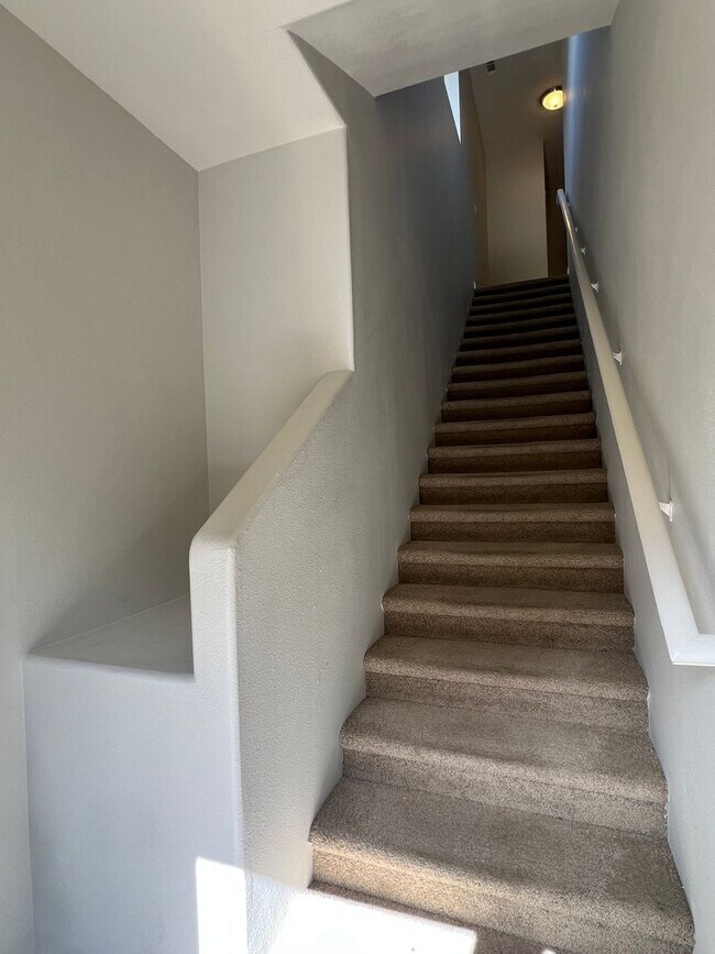 Building Photo - Beautiful 2-bedroom, 2 bath Condo in Gated...