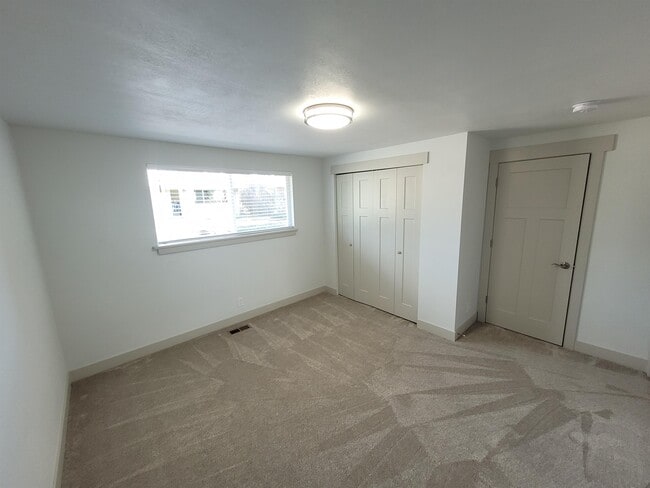 Building Photo - 247 W 200 N