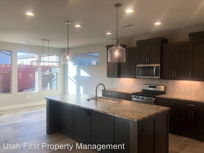 Building Photo - 4 br, 3 bath House - 358 S Buckthorn Lane