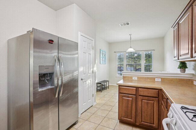 Building Photo - 165 Firwood N