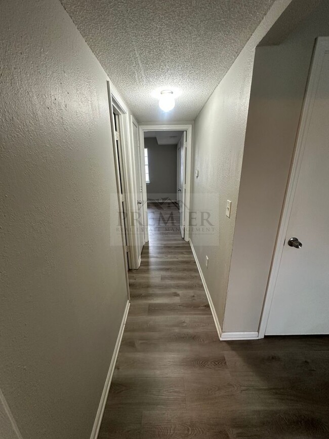 Building Photo - 302 W Montgomery St