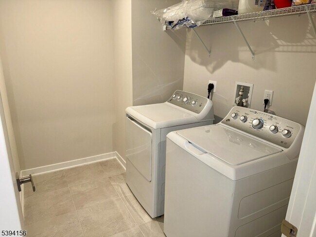 Building Photo - 8 Owen Ct