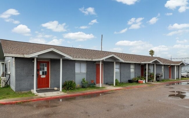 Primary Photo - 1010 Behmann St