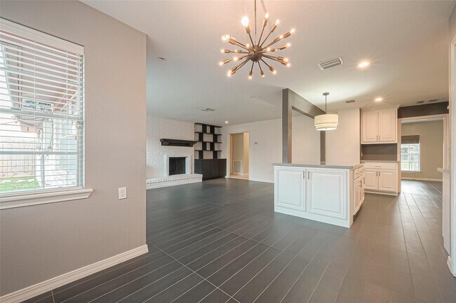 Building Photo - 11406 High Star Dr