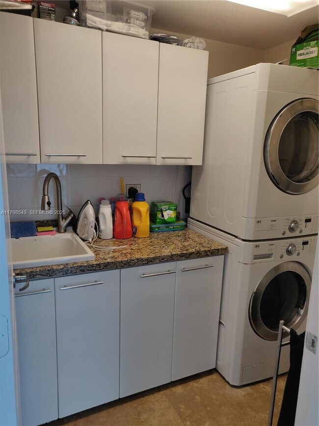 Building Photo - 3101 S Ocean Dr