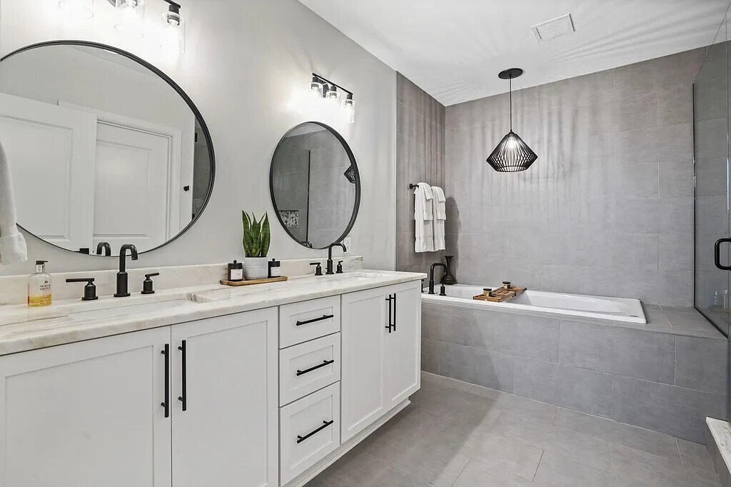 Primary Bathroom - 300 W Spring St
