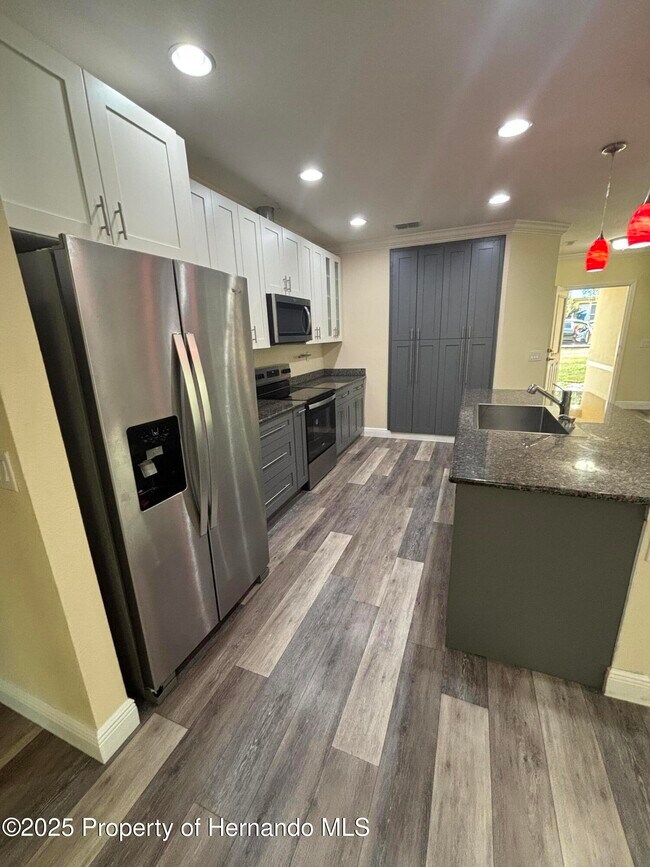 Building Photo - 1159 MacFarlane Ave